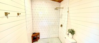 Cozy & Cute Modern Tiny house close to wineries, wedding venues, and outdoor fun