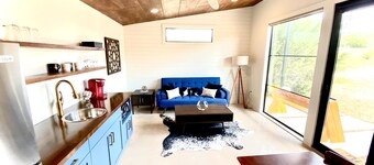 Cozy & Cute Modern Tiny house close to wineries, wedding venues, and outdoor fun