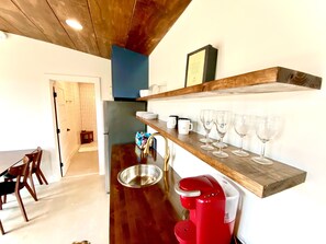 Fridge, microwave, coffee/tea maker, toaster - Cozy & Cute Modern Tiny house close to wineries, wedding venues, and outdoor fun (Dripping Springs)
