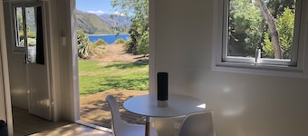 Lake Hawea Lakefront Cabin