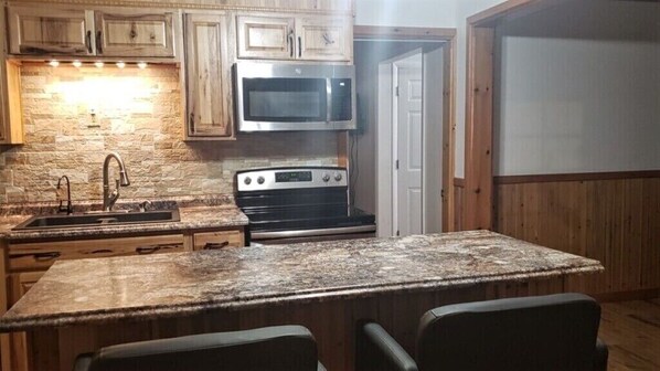 Frigorífic, microones, forn i placa de cuina 