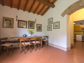 Dining - Stunning  villa for 4 guests with WIFI, pets allowed and panoramic view (Castello Di Cintoia)