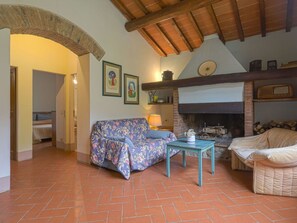 Interior - Stunning  villa for 4 guests with WIFI, pets allowed and panoramic view (Castello Di Cintoia)