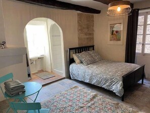 4 bedrooms, internet, bed sheets - The clock at the heart of the medieval city (Vézénobres)