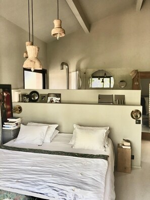 4 bedrooms, iron/ironing board, WiFi, bed sheets - Magnificent architect-designed house in the pines overlooking Pic sur Loup (Montferrier-sur-Lez)