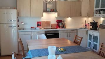 Frigorífic, forn, placa de cuina i rentaplats