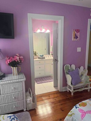 3 bedrooms, desk, iron/ironing board, travel crib
