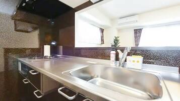 Fridge, microwave, stovetop, cookware/dishes/utensils