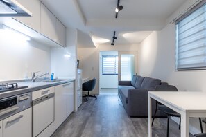 雪櫃、微波爐、爐具、廚房用具/餐具/器皿