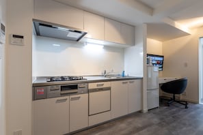 雪櫃、微波爐、爐具、廚房用具/餐具/器皿