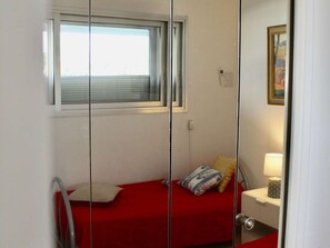 1 bedroom - 2-Room Apartment with Air Conditioning, Sleeps 4, 100m from the Beach (Villeneuve-Loubet)