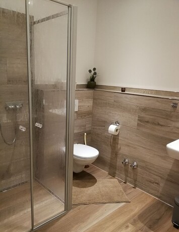 Appartement 38 qm -5- mit Balkon-Dusche / WC