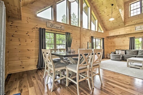 Lake View & Hot Tub: Wrightsville Cabin!