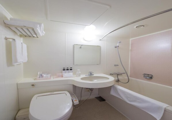 Ilmaiset hygieniatuotteet, hiustenkuivaaja, pyyhkeet