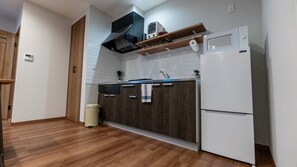 Fridge, microwave, cookware/dishes/utensils - Massage chair Located in the center of Hakuba G / Kitaazumi-gun Nagano (Kitaazumi-gun)