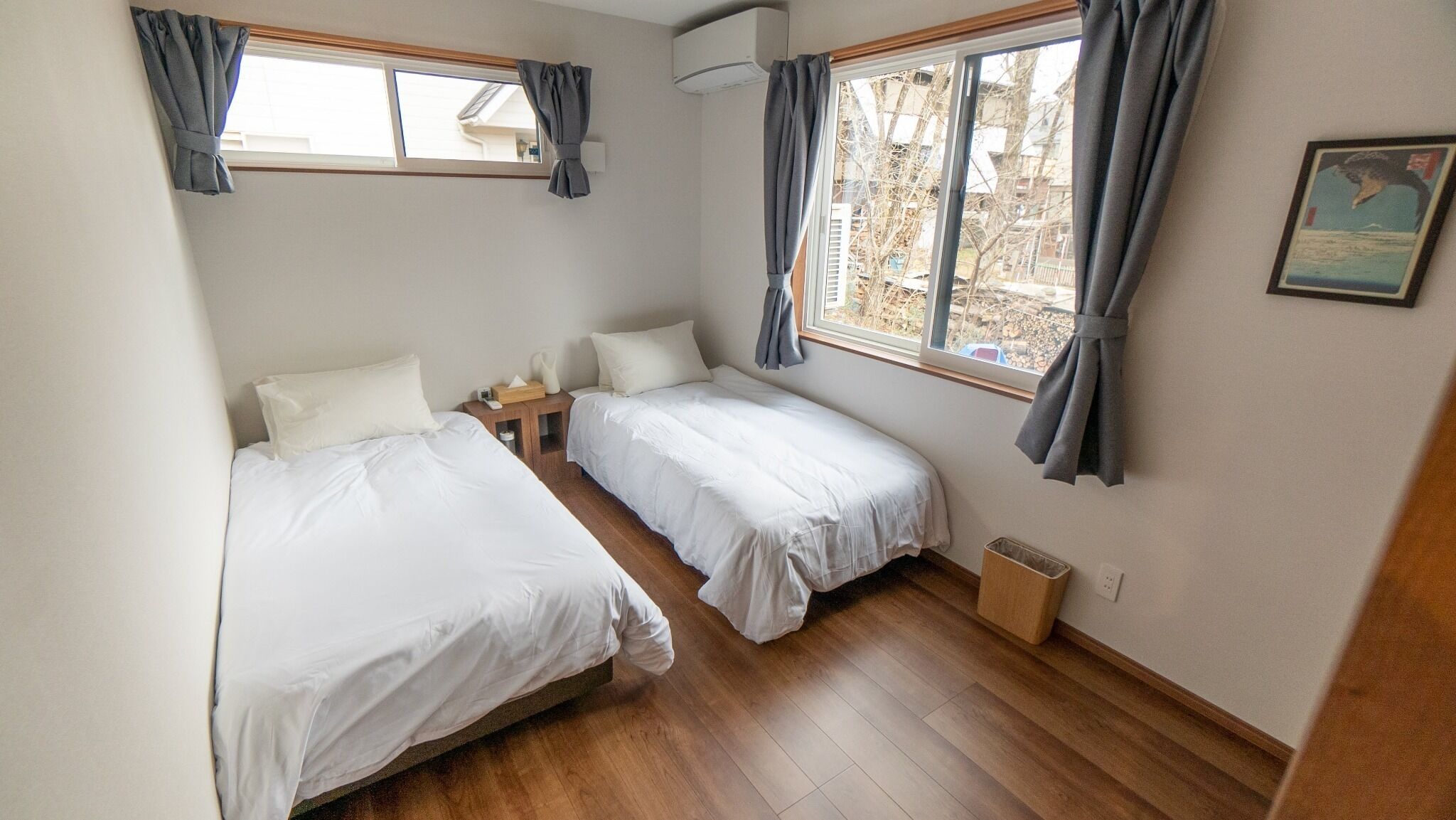 2 habitaciones, escritorio, tabla de planchar con plancha y wifi gratis 