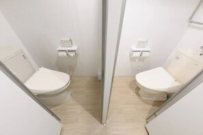 Hårføner og håndklær