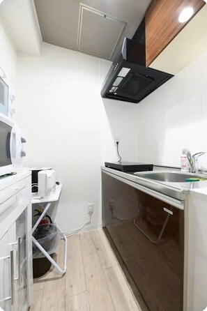 雪櫃、微波爐、爐具、廚房用具/餐具/器皿