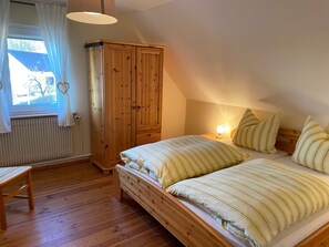 2 bedrooms, WiFi, bed sheets
