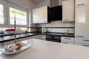 Kühlschrank, Ofen, Herdplatte, Geschirrspüler