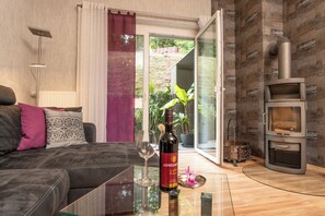 Smart TV, fireplace, stereo