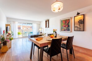 Dining - LE FRANCIA II AP4197 By RIVIERA HOLIDAY HOMES (Niza)