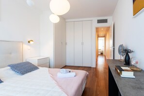 2 bedrooms, iron/ironing board, free WiFi, bed sheets