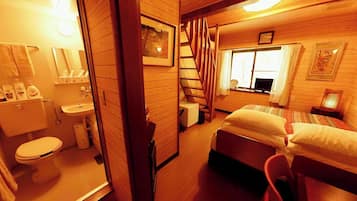 1 bedroom, desk, free WiFi, bed sheets