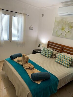 4 bedrooms, in-room safe, iron/ironing board, free WiFi
