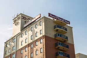 Hotel Florin offers classic accommodations with balconies and a floral theme.