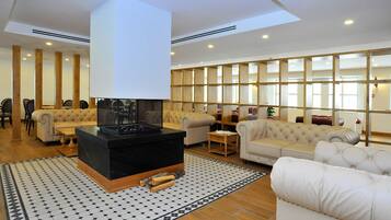 Coin salon dans le hall