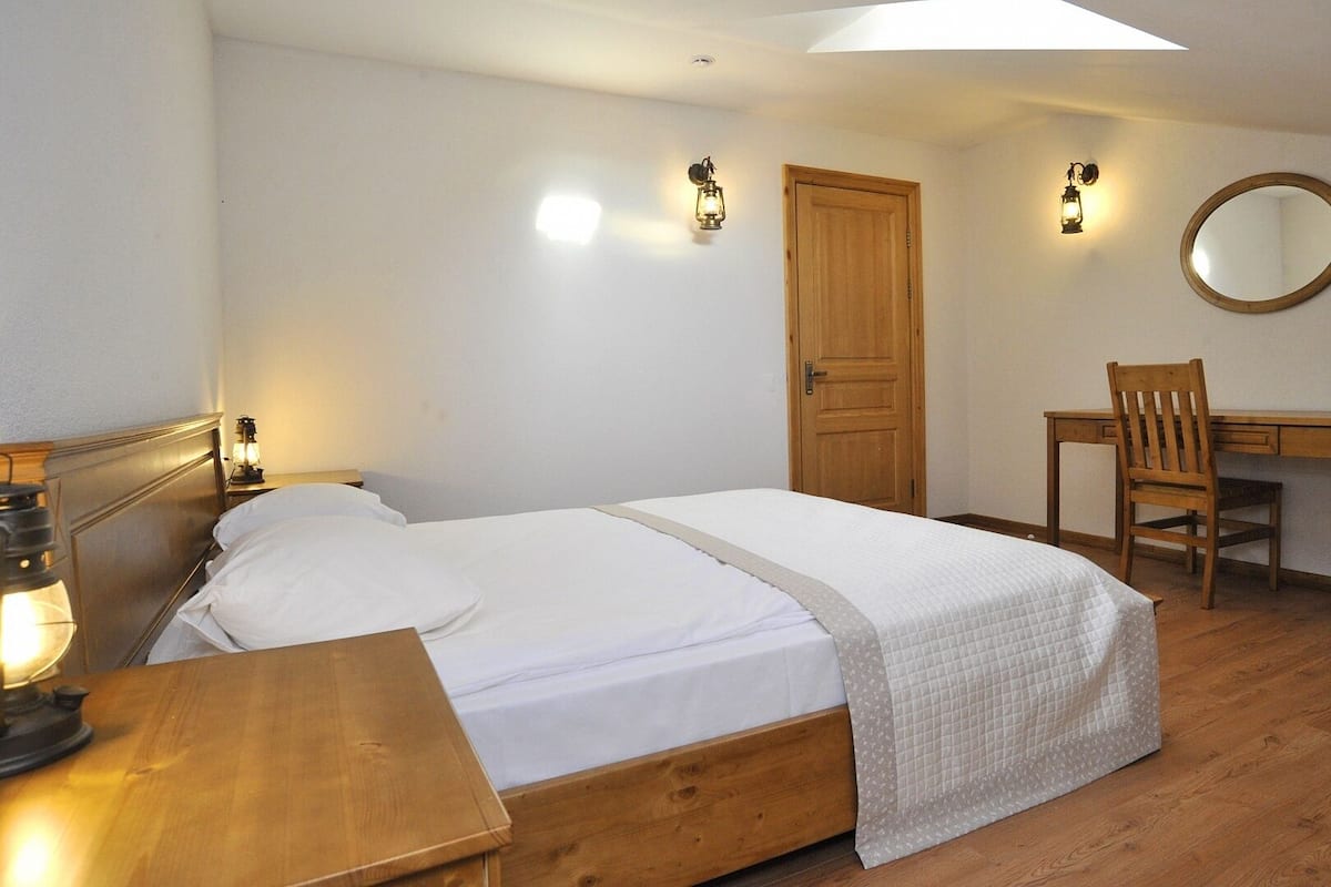 Familienzimmer (for 10 guests) | 1 Schlafzimmer, Schreibtisch, laptopgeeigneter Arbeitsplatz