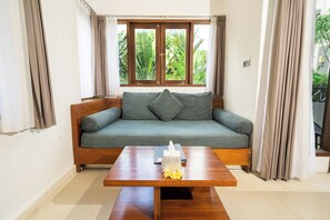 Deluxe Room, 1 Double or 2 Twin Beds | Pillowtop beds, in-room safe, individually decorated, desk - Bali Karma Sajtra Hotel (Seminyak)