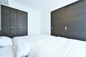 1 habitación, escritorio, tabla de planchar con plancha y wifi gratis 