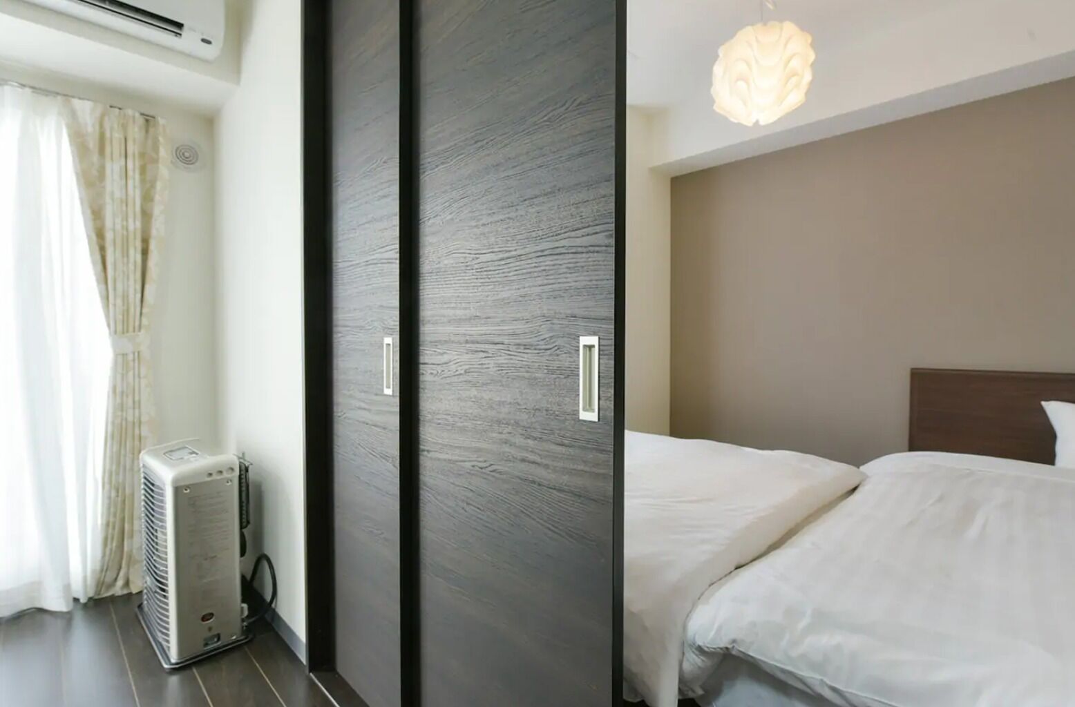 1 chambre, bureau, fer et planche à repasser, Wi-Fi gratuit