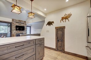 Condo, 2 Bedrooms | Interior