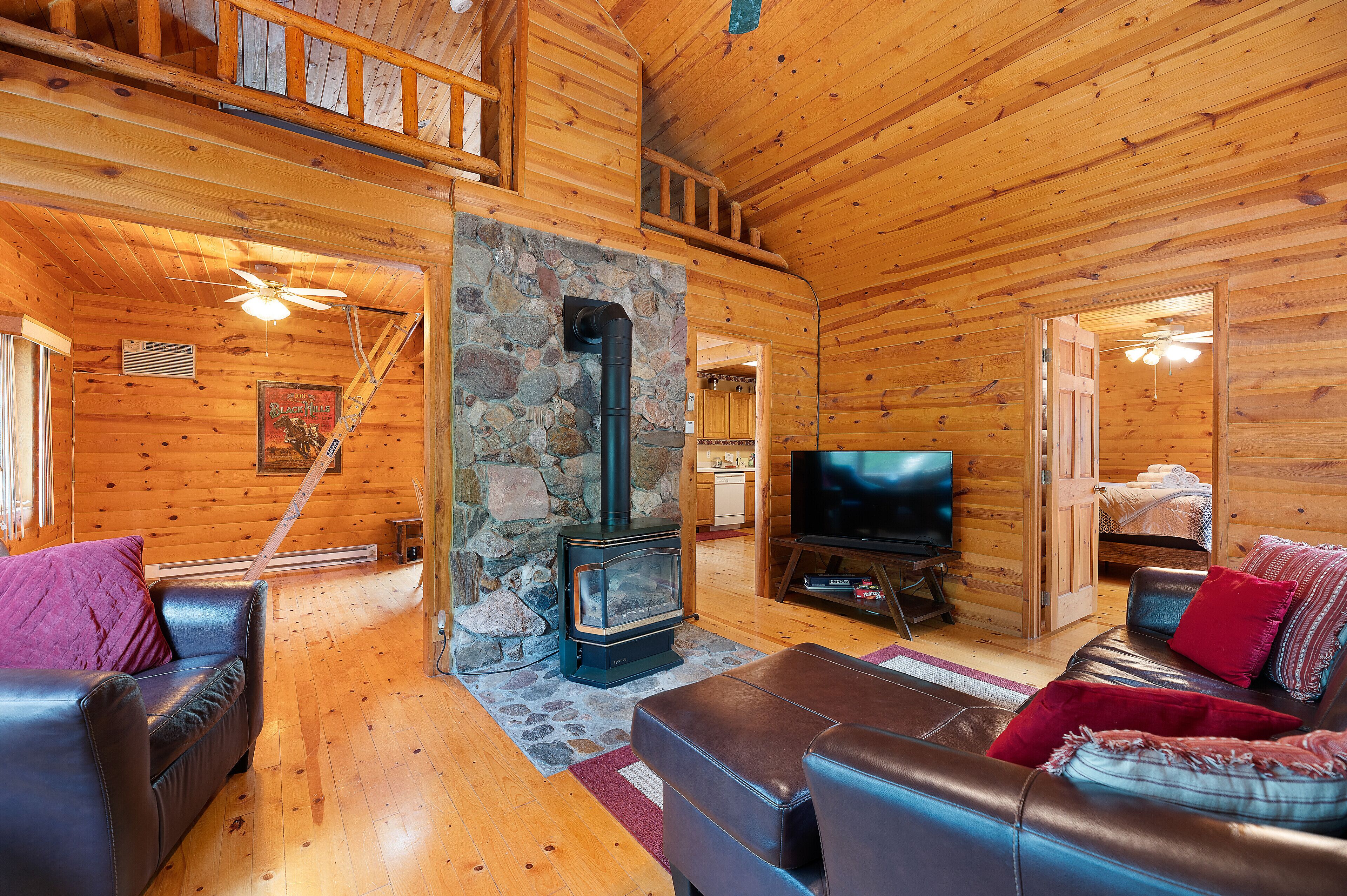 Beautiful Cabin in the Black Hills Near Spearfish, Deadwood, & Sturgis!  