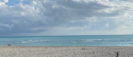 Beach nearby, sun-loungers, beach towels