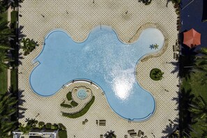 A heated pool - Bella Terra - Top floor condo with Lake Views! (Estero)