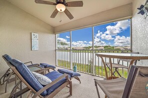 Property grounds - Bella Terra - Top floor condo with Lake Views! (Estero)