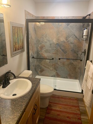 تجهيزات دش، مجففات شعر، مناشف