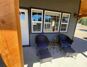 Terrace/patio - Quiet, Comfy Columbia River Viewspot: Full Kitchen, Grill, Yard; Dogs OK (Kettle Falls)