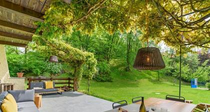 Bright and welcoming two-level villa with large garden, just 5km from Bellagio and 2.5km from the pretty village of Civenna! The villa is located halfway between the picturesque Bellagio (a stunning town on the Como Lake) and Mount S.Primo, which offers