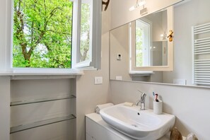 Douche, sĂšche-cheveux, bidet