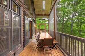 Outdoor dining - Brookstone Villa 1A: 3 BR, 3 BA Condominium in Sapphire, Sleeps 6 (Sapphire)