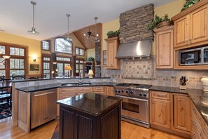 Fridge, microwave, coffee/tea maker, toaster - Brookstone Villa 1A: 3 BR, 3 BA Condominium in Sapphire, Sleeps 6 (Sapphire)