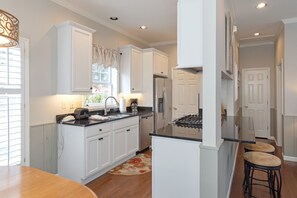 Fridge, microwave, coffee/tea maker, toaster - Amazing condo in Sapphire within walking distance to Fairfield Lake (Sapphire)