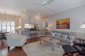 Fireplace, DVD player - Amazing condo in Sapphire within walking distance to Fairfield Lake (Sapphire)