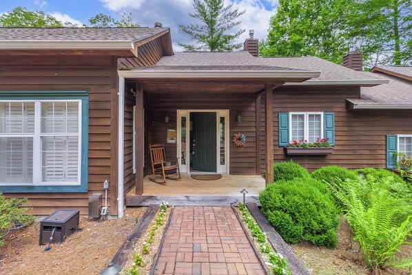 Exterior detail - Amazing condo in Sapphire within walking distance to Fairfield Lake (Sapphire)