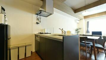 Fridge, microwave, stovetop, cookware/dishes/utensils